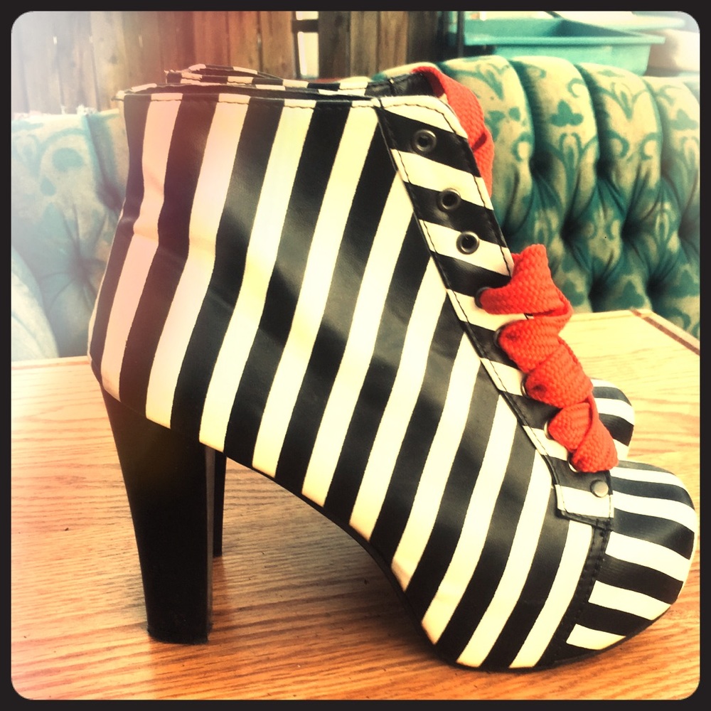 Striped fo leather laceup booties